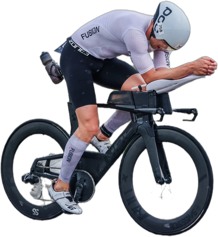 Hans-Jörg Stolz in Aeroposition auf dem Zeitfahrrad